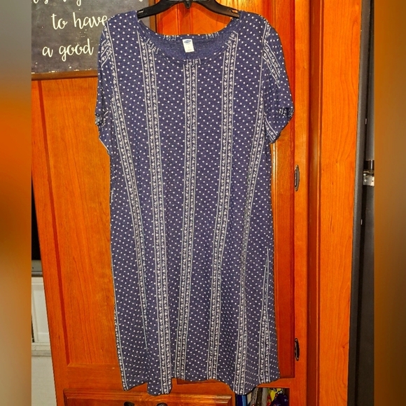 An Old Navy blue sheath dress with a white floral pattern in a size large. - Picture 1 of 6